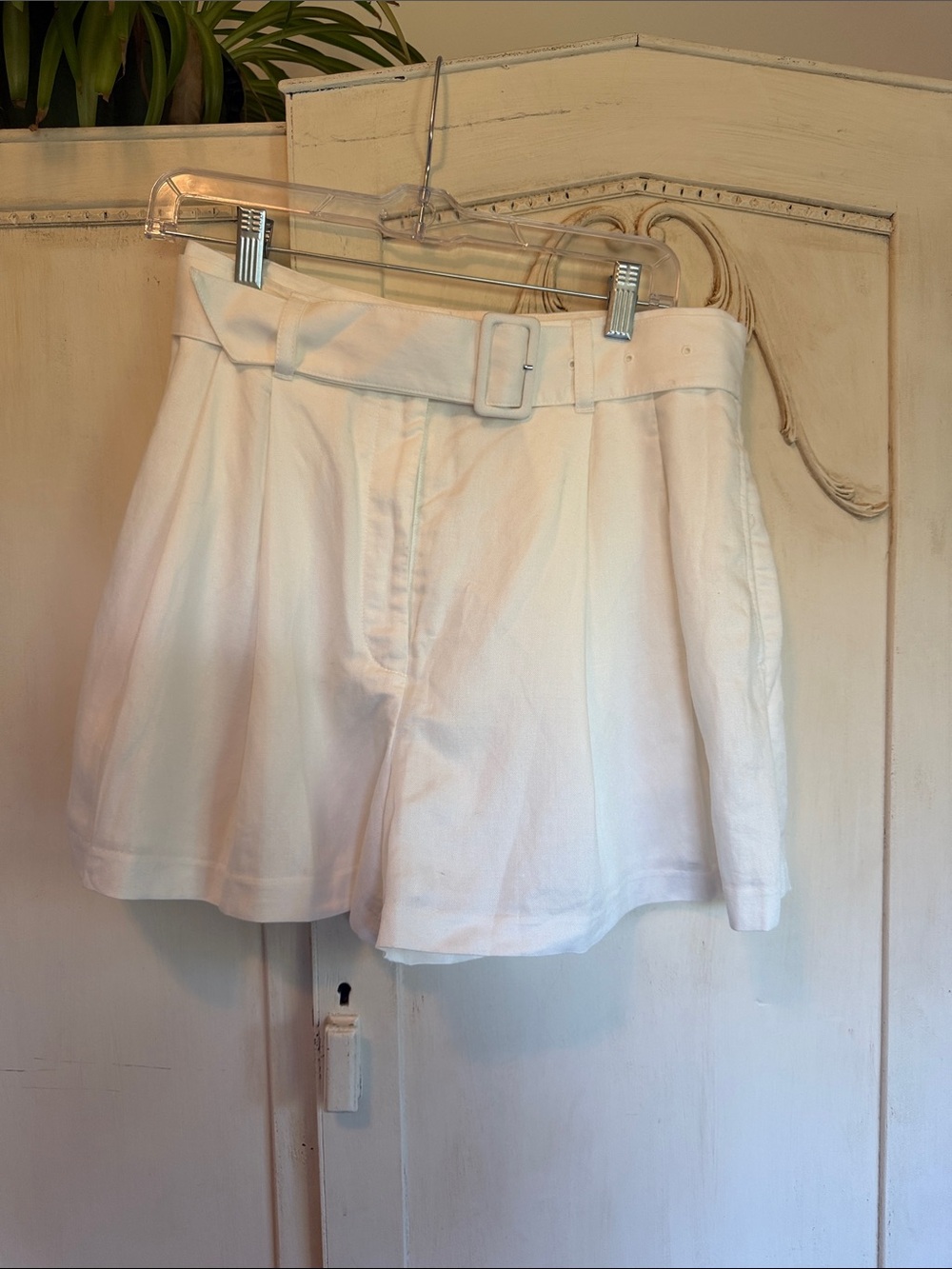 Club Monaco White Pleated High-Rise Belted Skort